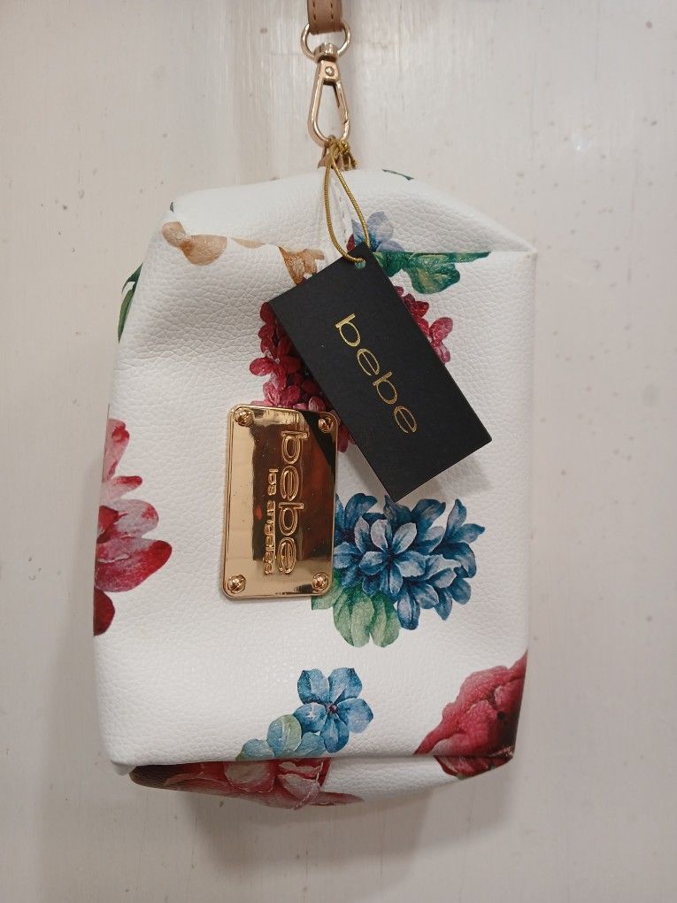 New With Tags Bebe Melissa Floral Boxy Wristlet With Inside Zipper Pocket