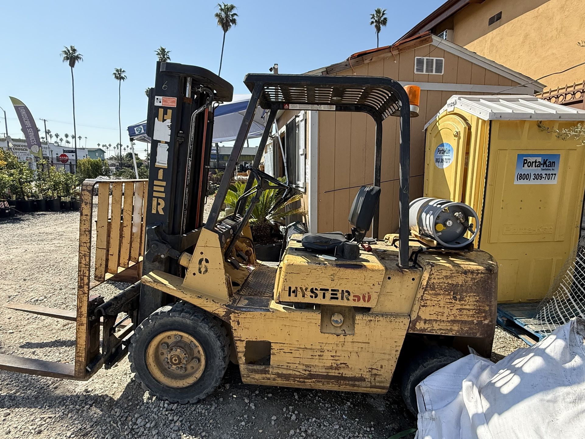HYSTER H50XL FORKLIFT (TRANSMISSION NEEDS WORK)