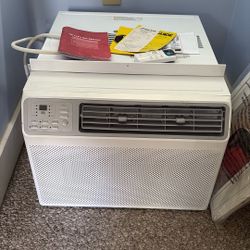 TCL 10,000 btu Air Conditioner w/remote