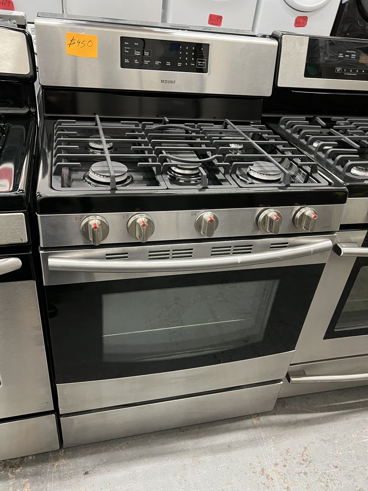 Samsung 30” Gas Stove In Excellent Condition for Sale in Glen Burnie