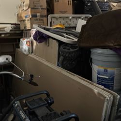 Tienes muchas cosas, ya no cabes en tu garage, yo te ayudo a limpiarlo gratis, todo lo que tengas en tu garage, me lo llevo gratis, no te co no te cob