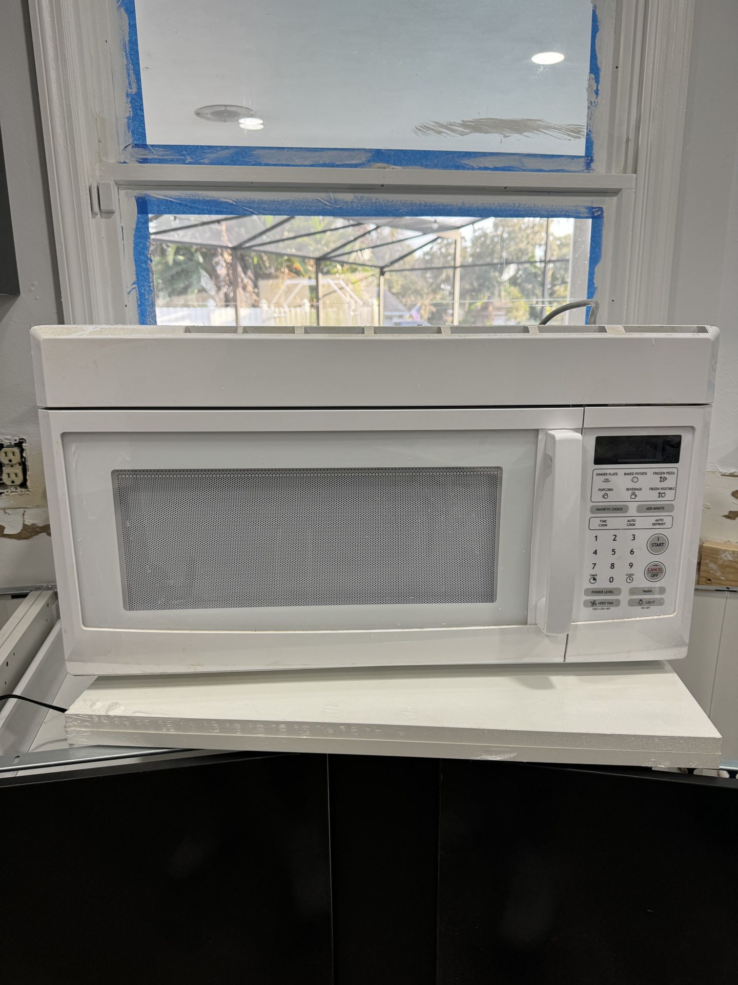 GE Microwave Great Condition