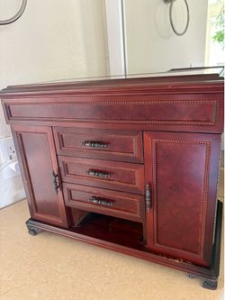 Wooden jewelry case