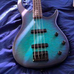 Peavy Bass guitar 