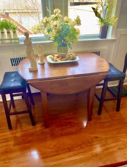 Dining Set Wooden Table With Leaves and Two Leather Stools 