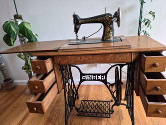 1923 Singer Sewing Machine - free delivery within 20 miles of Kent, Wa
