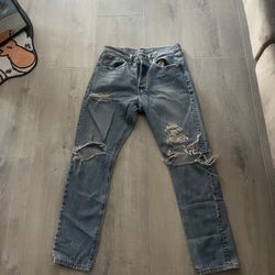 Levi 501 ripped light wash