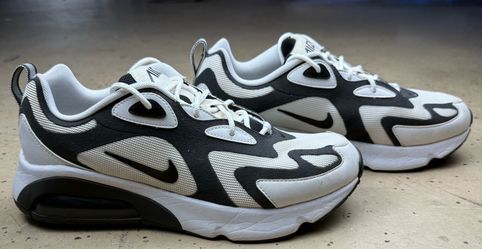 Versatile Nike Air Max men’s 9.5