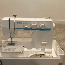 Sewing Machine - Brother LS-1217 with Pedal and Storage Case