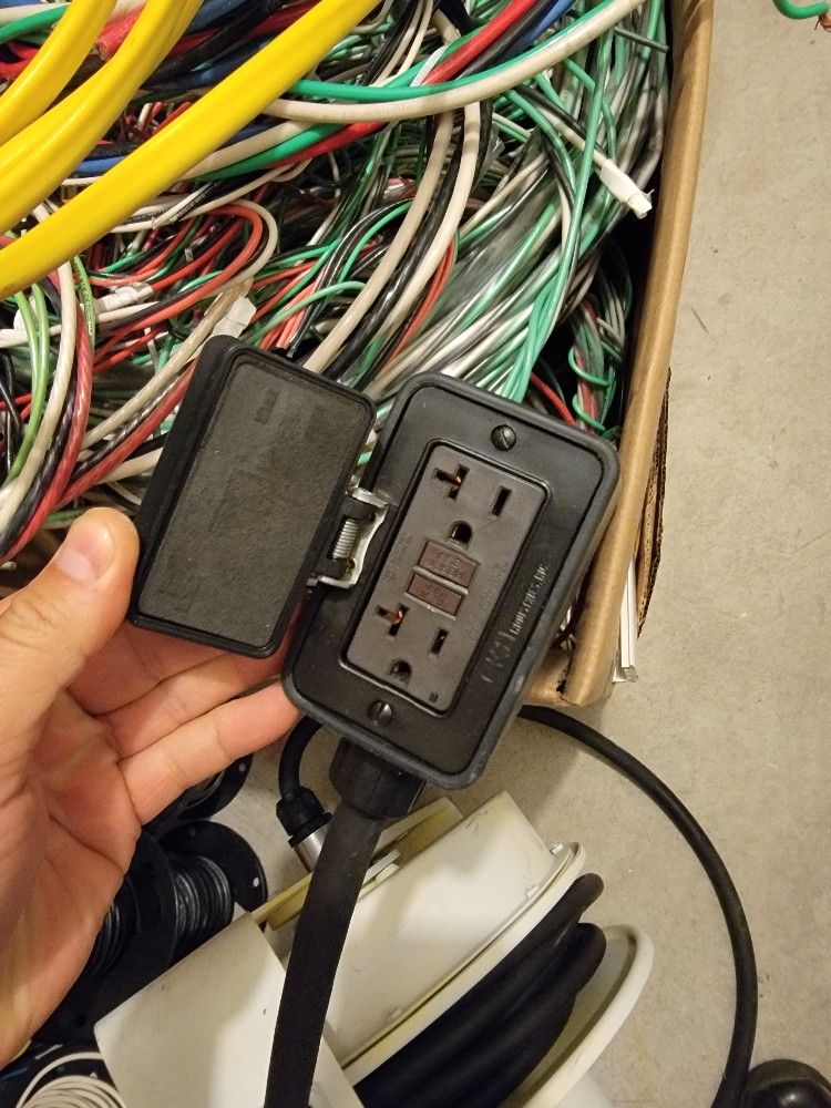 Hubbell CORD REAL