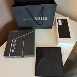 Samsung Z Fold 7 1TB, Black, with Carbon Fiber Case