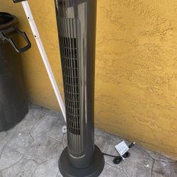 BEAUTIFUL TOWER FUN WORKS GREAT IN GOOD CONDITIONS 