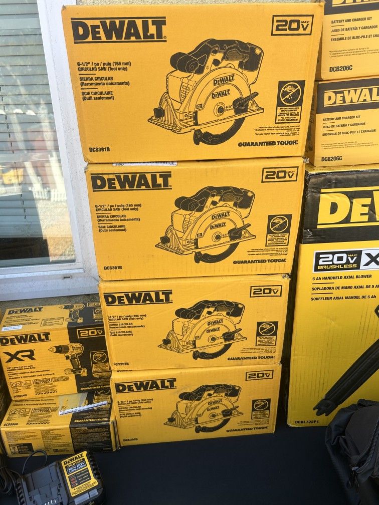 20V MAX Cordless 6.5 in. Sidewinder Style Circular Saw (Tool Only)