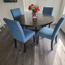 Round Dining Table With 4 Chairs