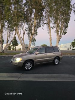 2007 toyota hilander 
Runs very good 
Strong Motor and transmision  
Clean title
Ac work
MAY BE NEED PAINT
3rd rd seat
Good TIRES 
Motor V6
CURRENT TA