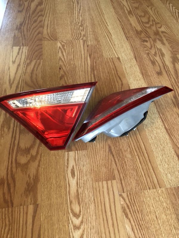 Toyota Camry tail lights 2016