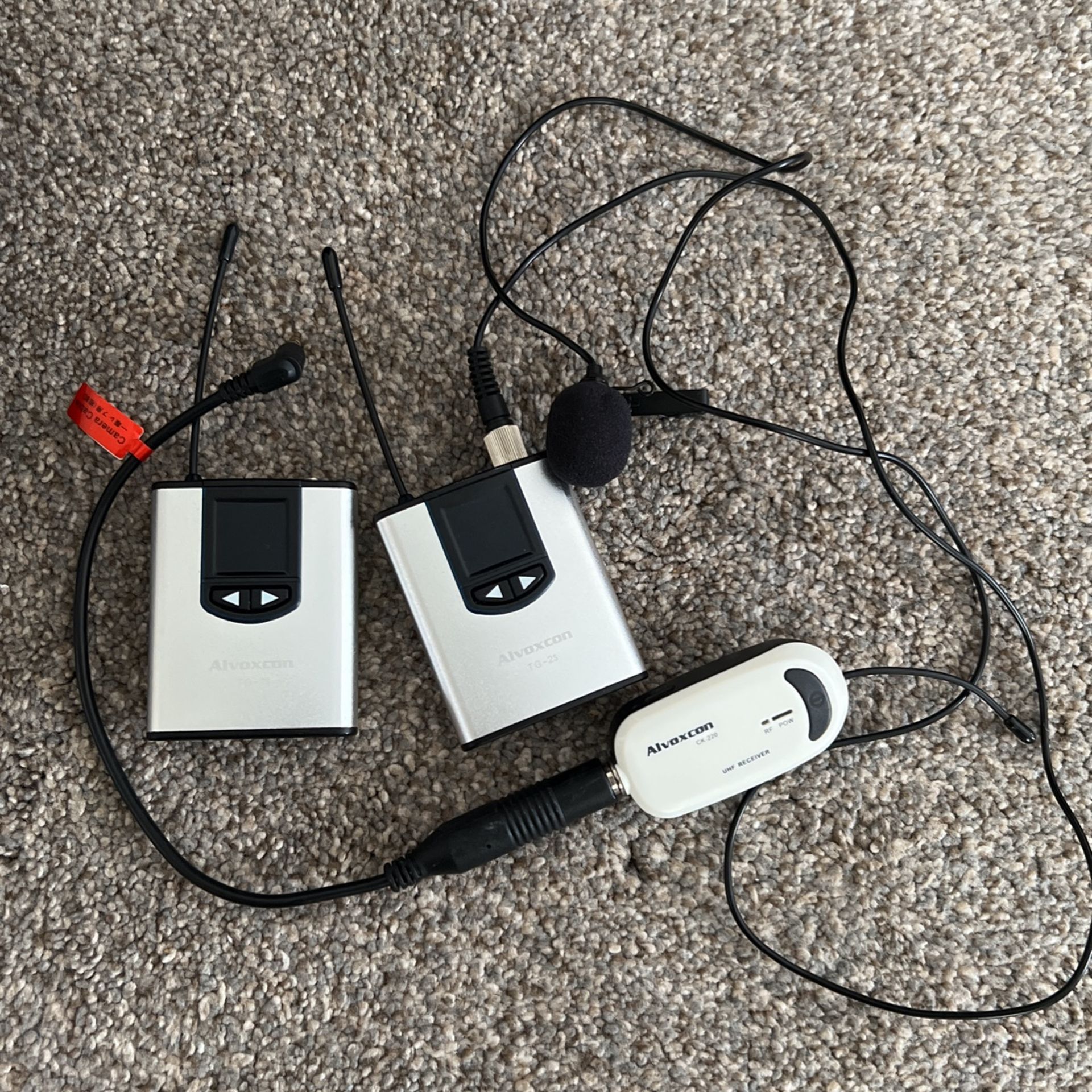 Wireless Lavalier Microphone for Smartphone & Camera