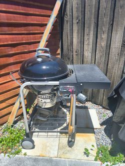 Weber 22" Performer Charcoal Grill