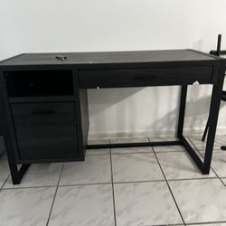 Sturdy Desk With Drawer