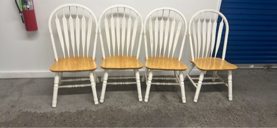 dining chairs need little work Set of 4 dining chairs need little work