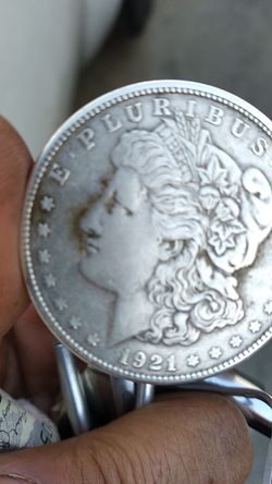 One dollar silvercoin pluribus unum