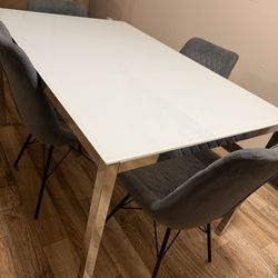 Table /glasstop 4 Chairs