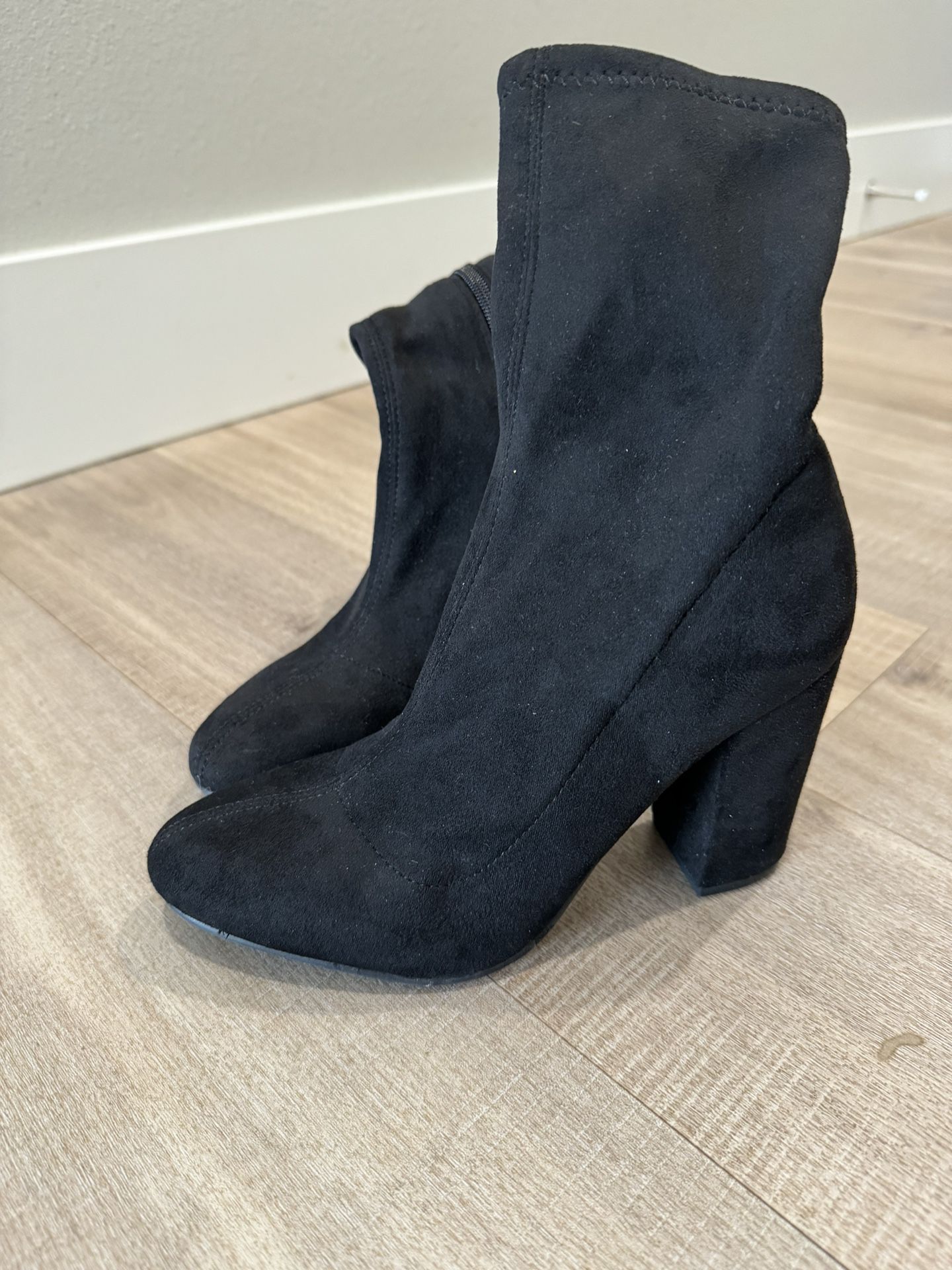 Faux Suede Block Heel Boots Size 7 (Black)