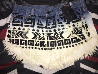 Signature 8 high waisted shorts