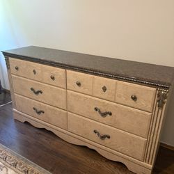 Sandberg Furniture Dresser