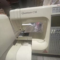 Singer Quantum CXL Sewing Machine