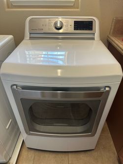 LG 7.3 Cu Ft Gas Dryer with Turbo Steam DLGX7801WE Excellent Condition