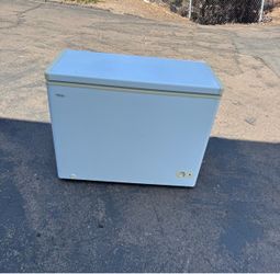 Freezer household large deep chest (free local delivery)