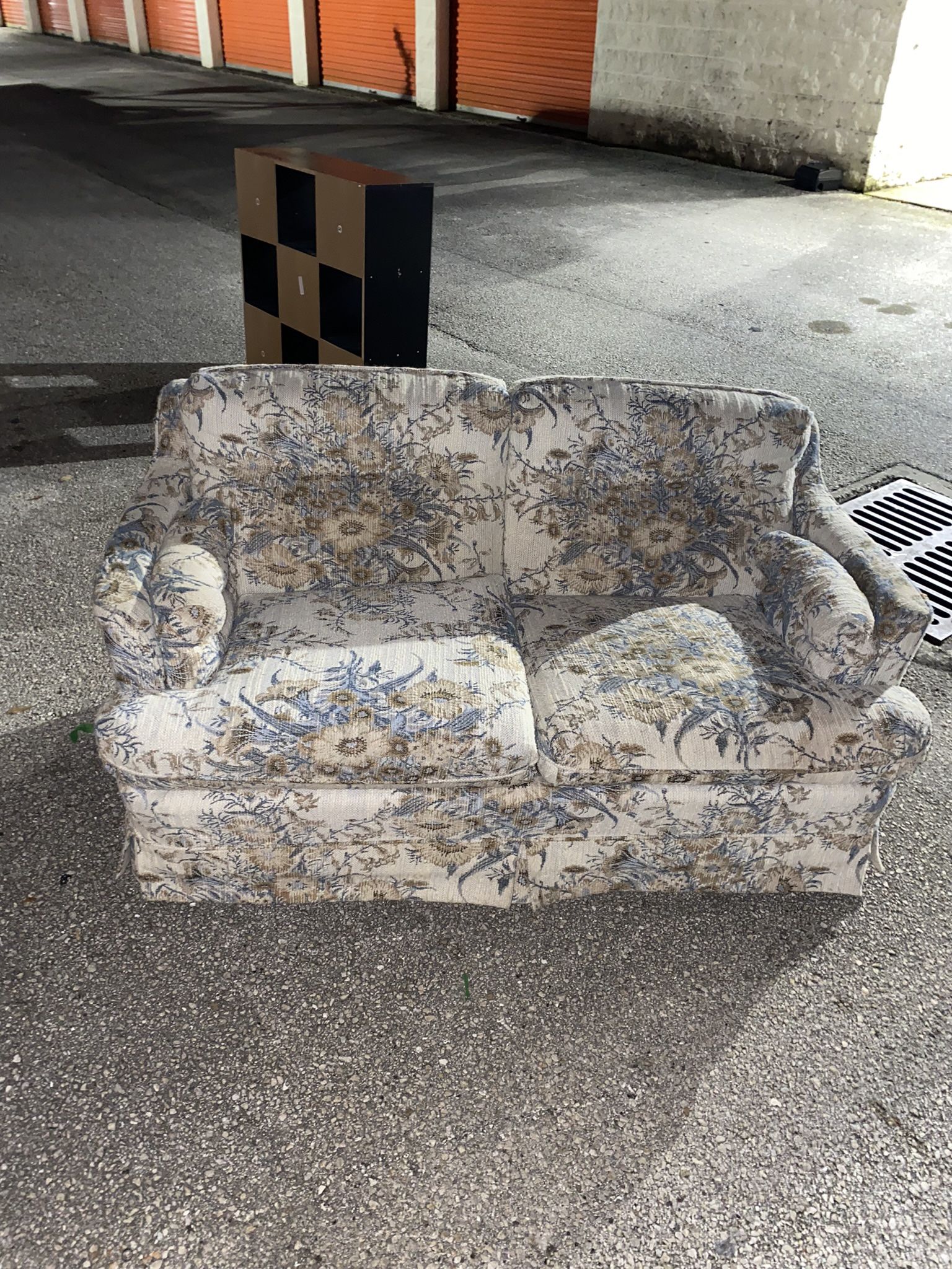 Vintage Floral Couch And Love Seat