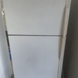 top Freezer Refrigerator Works Great 
