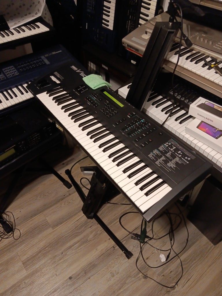 Yamaha V-50 Workstation Synthesized FM Synthesis