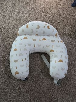 Boppy pillow/breastfeeding pillow