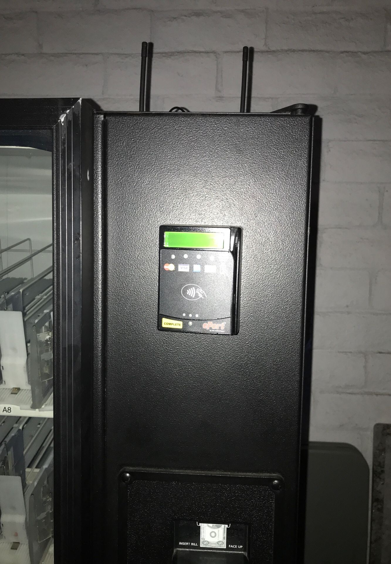 SODA VENDING MACHINE WITH CARD READER for Sale in Huntington Beach, CA