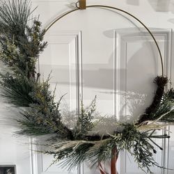 HANGING DOOR DECOR WREATH WITH META FRAME