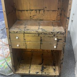 End table In Gold Black With White Knob 