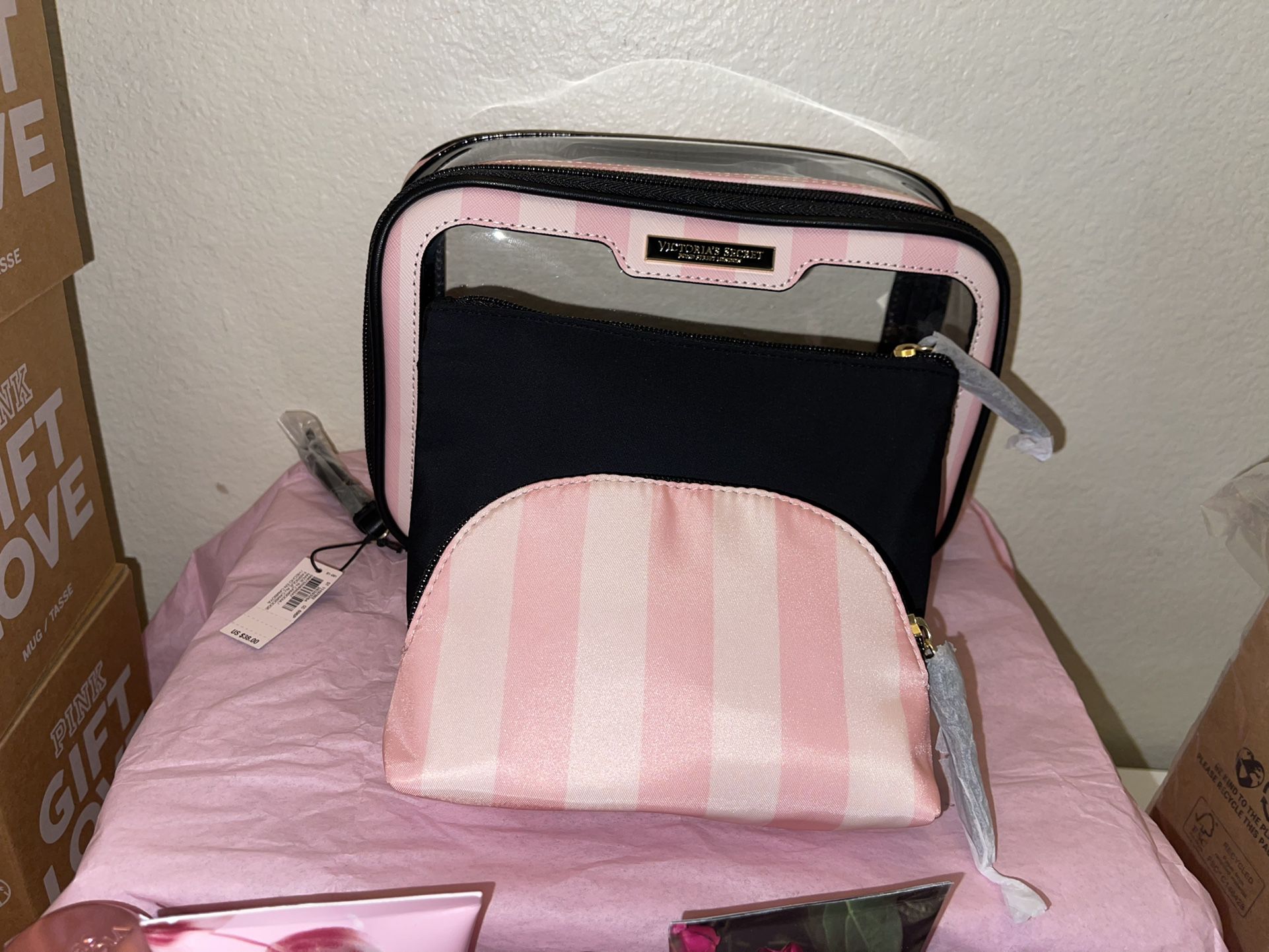 Victoria secret crossbody bag for Sale in Tucson, AZ - OfferUp
