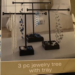 2 Jewelry trees