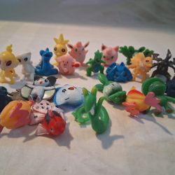 Small Pokémon figurines