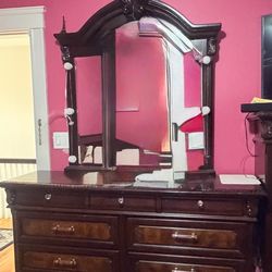 Dressers and mirror