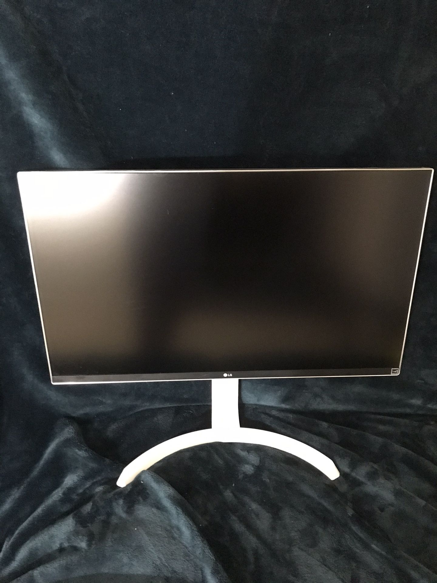 LG - 27UD69P-W 27" IPS LED 4K UHD FreeSync Monitor - Black/white