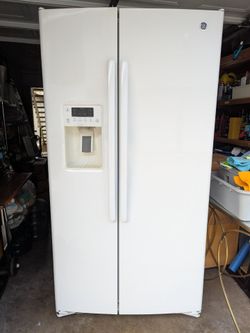 GE refrigerator sides by side