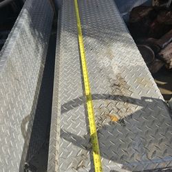  Truck Bed Rail-To-Rail Tool Box

(Caja de herramientas de riel a riel para caja de camioneta)