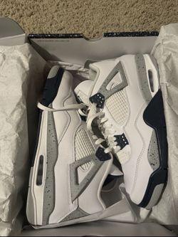 Jordan 4 Midnight Navy’s 