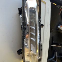 OEM Ford Mustang DRIVER side turn signal/fog light 2018-2020