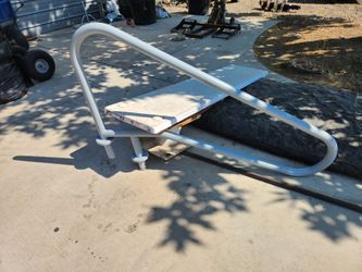 Pool diving board