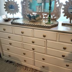CUTE WHITE DRESSER AT PICKY PINCHERS 801 TURNER ST CLEARWATER OPEN TODAY 12-4 FREE DELIVERY 